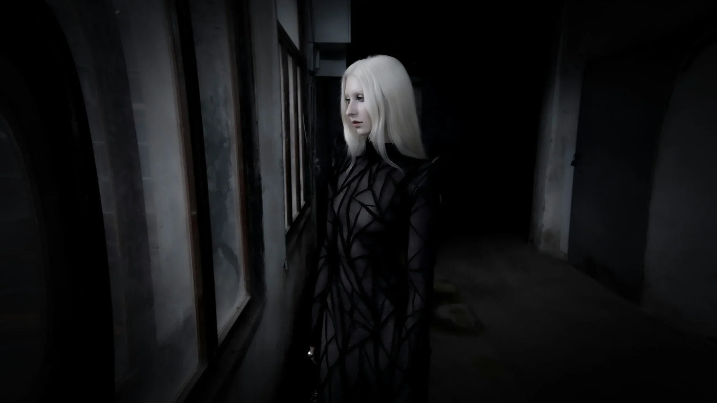 Zimowa szafa w stylu gotyckim – od płaszcza po dodatki