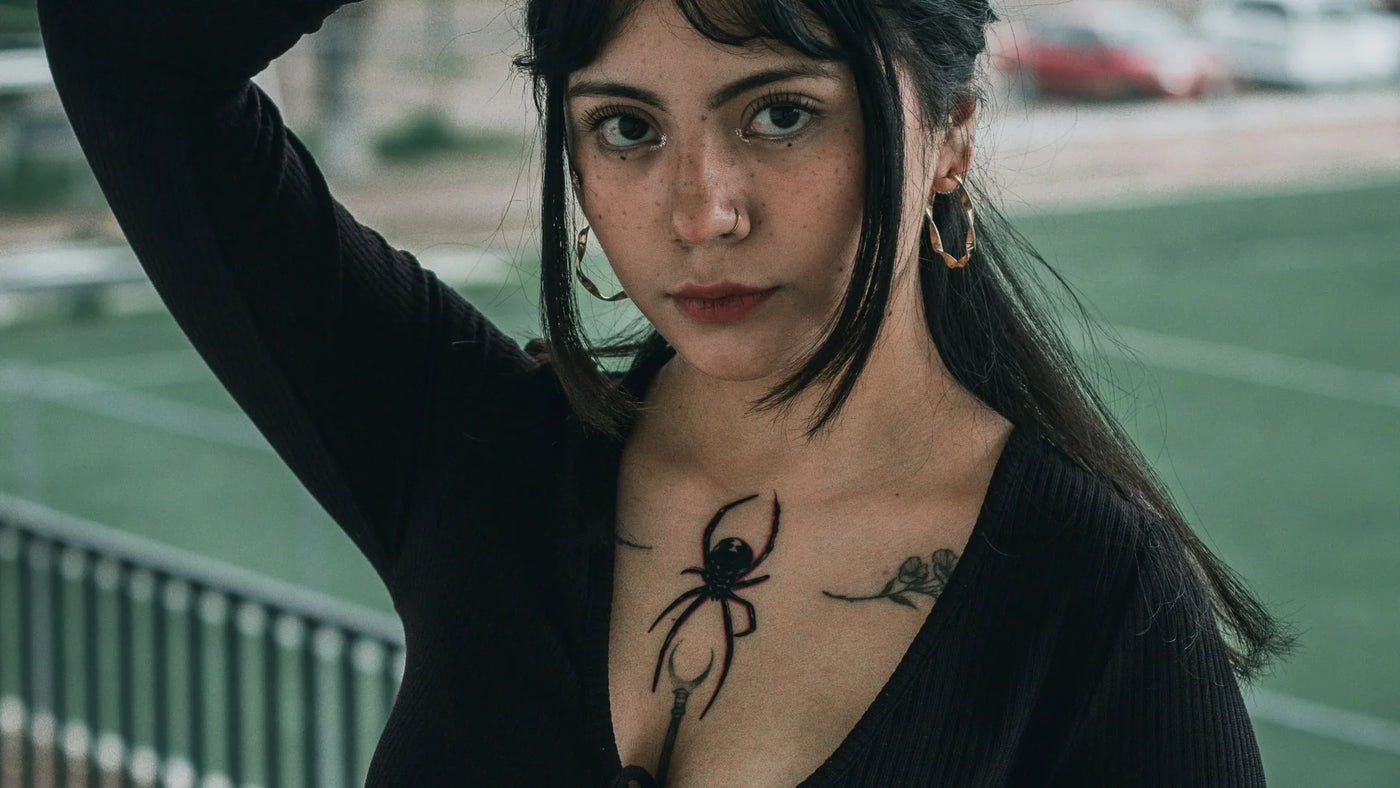 Historia sukienki gorsetowej – od średniowiecznych inspiracji po współczesny gotyk