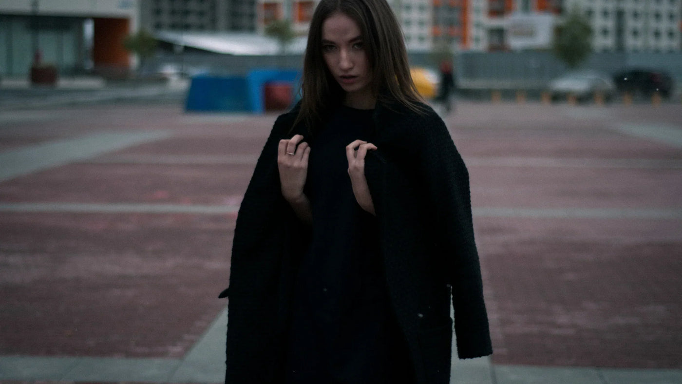 Jak wybrać gotycki płaszcz na zimę – przewodnik po stylach i tkaninach